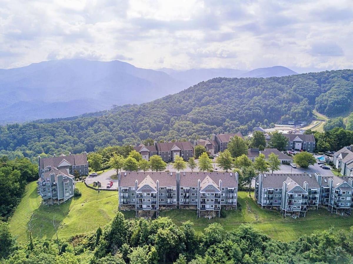 Mountain Villa Magnificent Views - 2 Pools, Fireplace & Hot Tub Gatlinburg Dış mekan fotoğraf