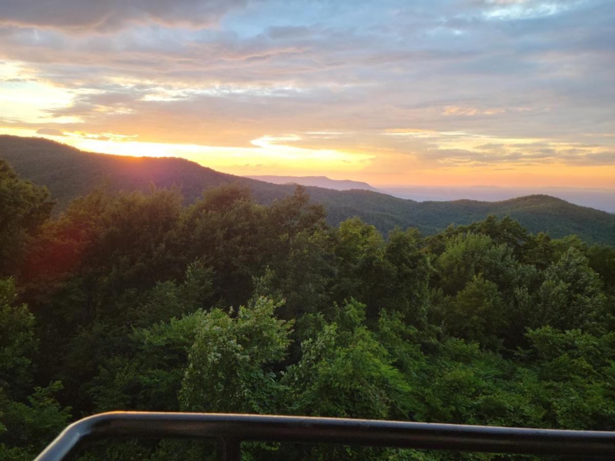 Mountain Villa Magnificent Views - 2 Pools, Fireplace & Hot Tub Gatlinburg Dış mekan fotoğraf